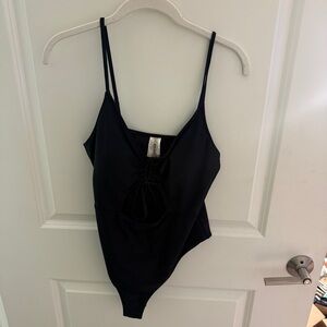 ✨forever21 scoopneck cut-out one piece swimsuit - black ✨